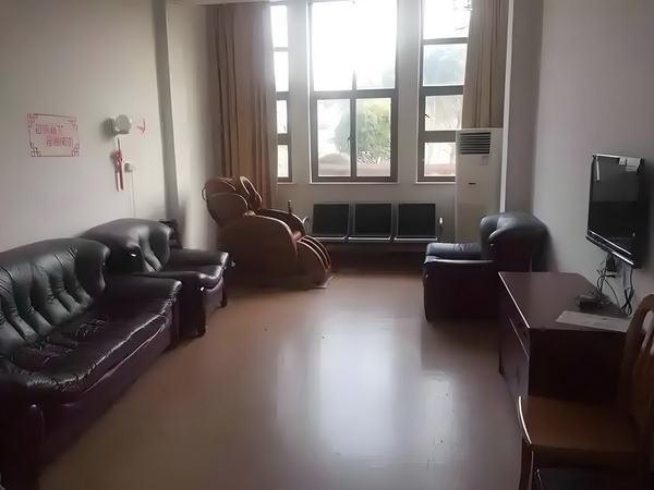 异世御神：废物小姐狂傲异世